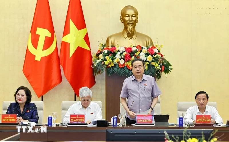 Hoàn thiện thể chế, tháo gỡ “điểm nghẽn”, tạo động lực phát triển đất nước