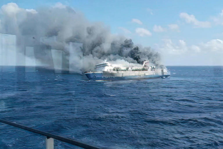 Incendie sur un ferry en Indonésie : 5 morts, 41 disparus, 225 survivants