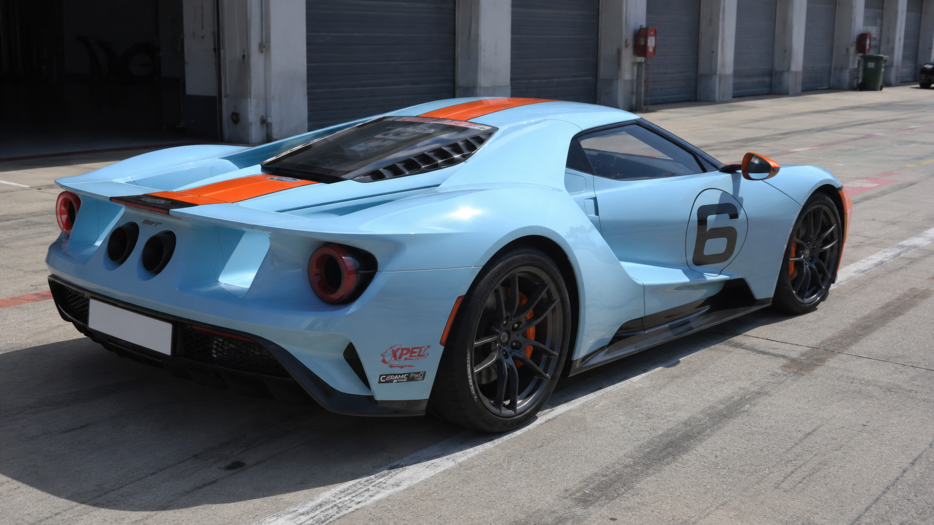 Ford GT se destaca com pintura Gulf Racing