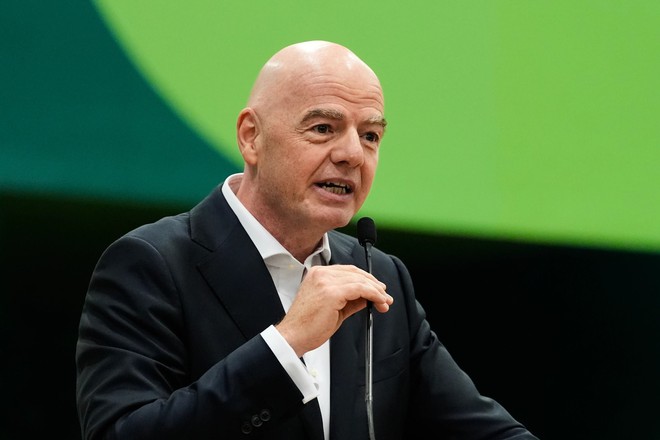 Ông Infantino đáp trả sức ép từ chức, khẳng định được đa số ủng hộ
