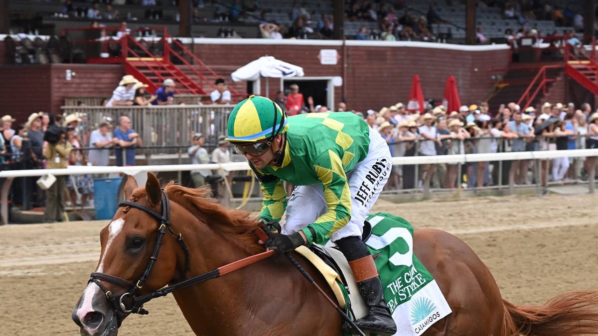 Sea Strike upstages favorite Chief Wallabee in Curlin