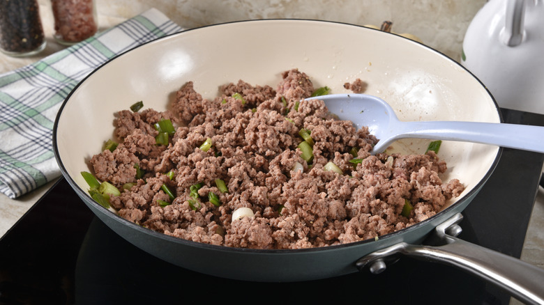 If you have canned potatoes and a pound of ground beef, make a southern smothered dinner in 20 minutes