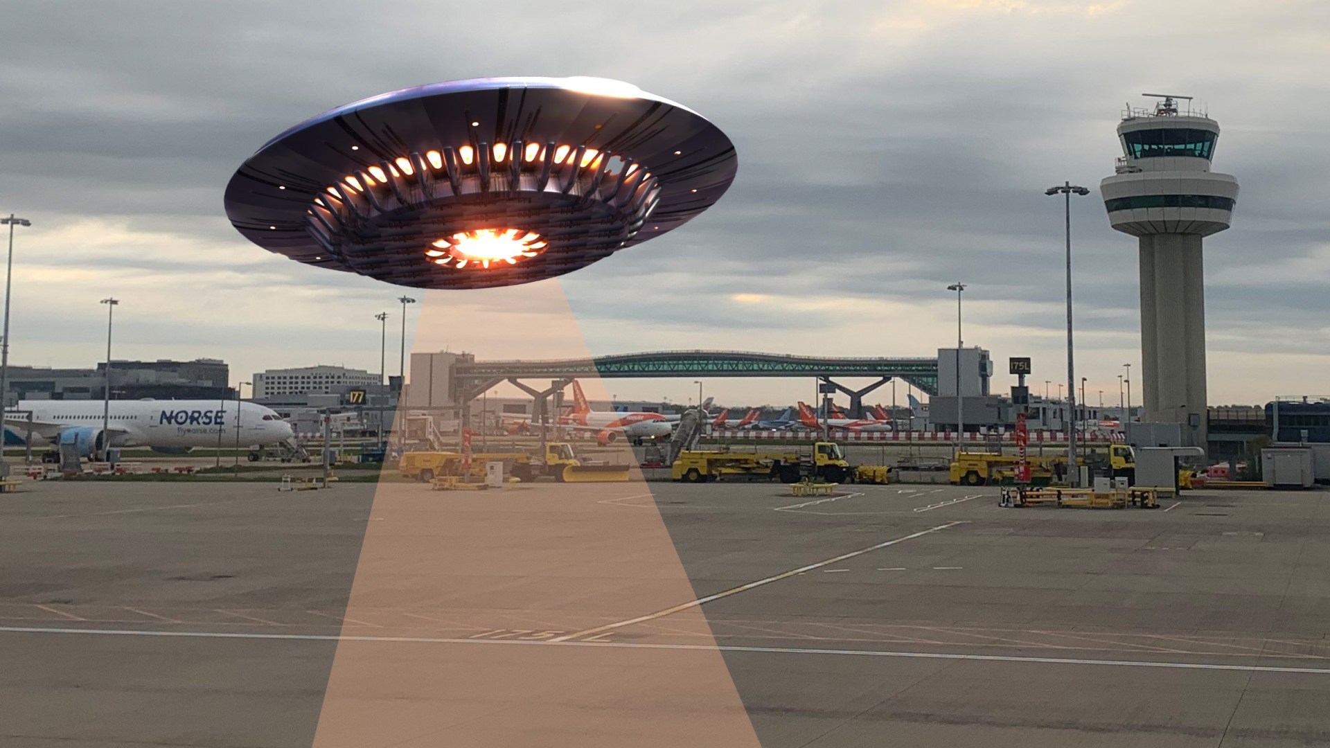 Pilot spots 'flying saucer' from cockpit of plane near London Gatwick ...
