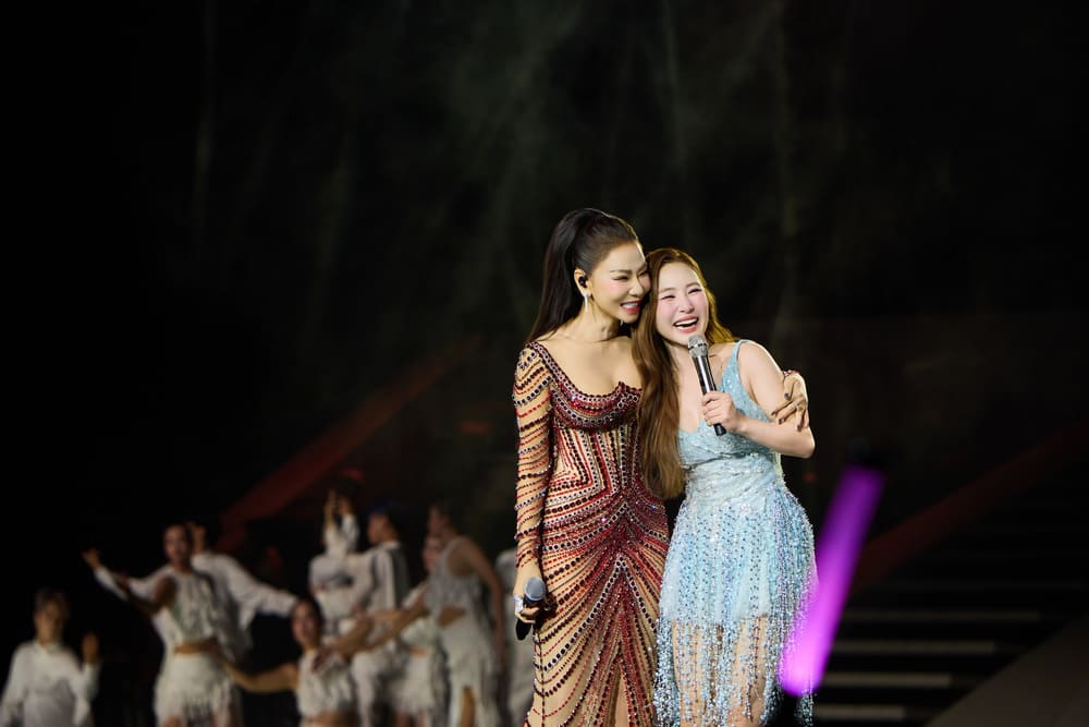 Thu Minh bất ngờ xuất hiện tại concert của Hương Tràm, xóa tan tin rạn nứt
