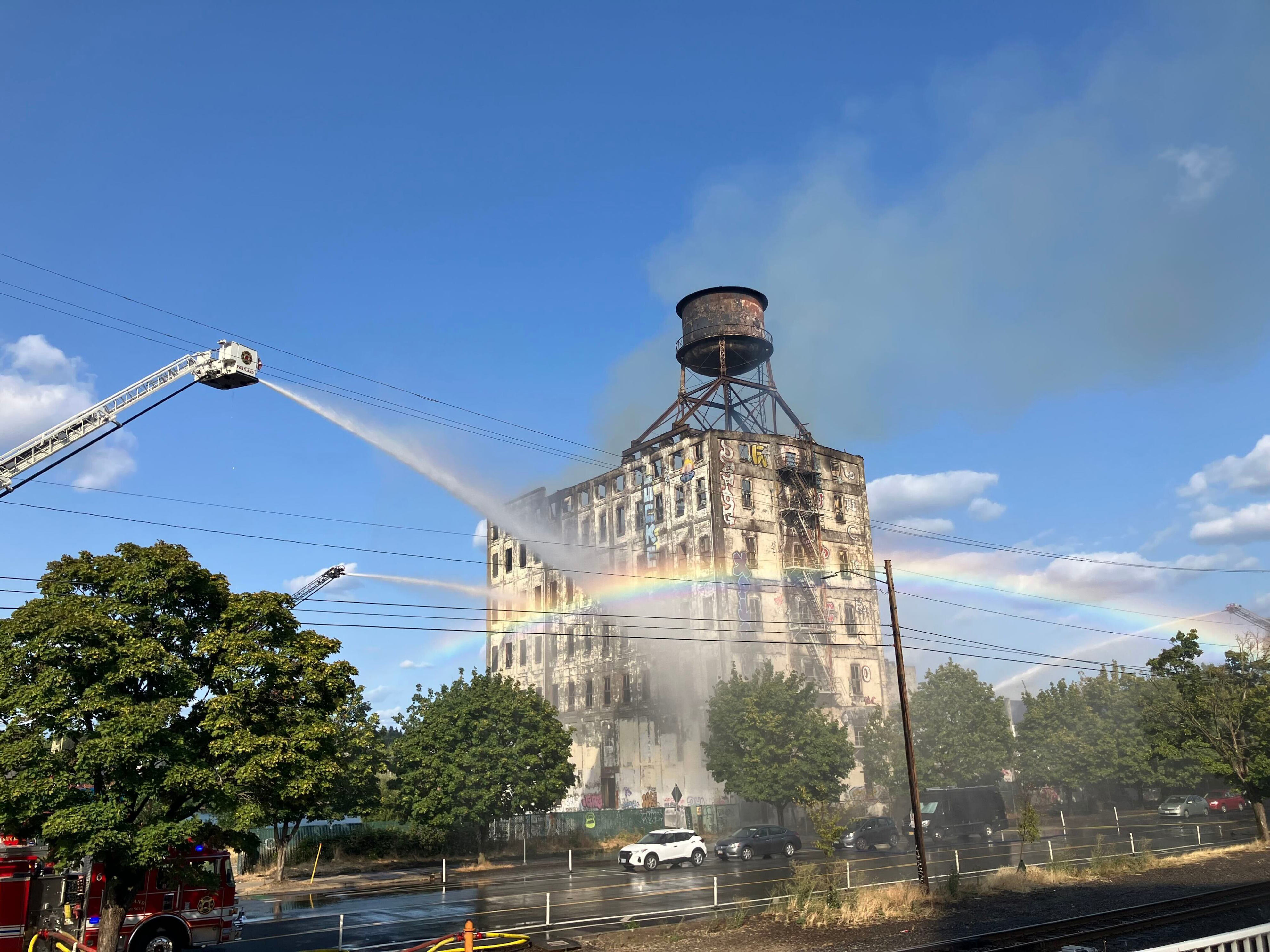 Vacant warehouse ablaze in Northwest Portland