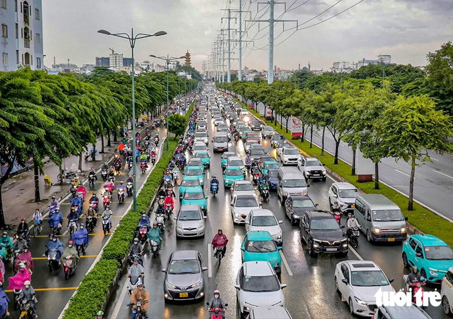 Phó chủ tịch TP.HCM Hoàng Nguyên Dinh: Chỉ rõ cách giảm ùn tắc, không đề xuất chung chung