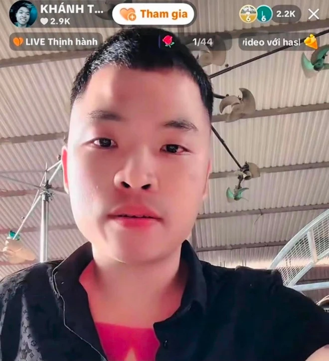 Bắt khẩn cấp Khánh Sky sau vụ đến nhà TikToker Vua Quạt livestream chửi bới, thách thức