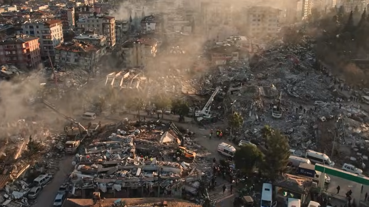 Blue lights appeared before an 8.0 earthquake - scientists couldn't ...