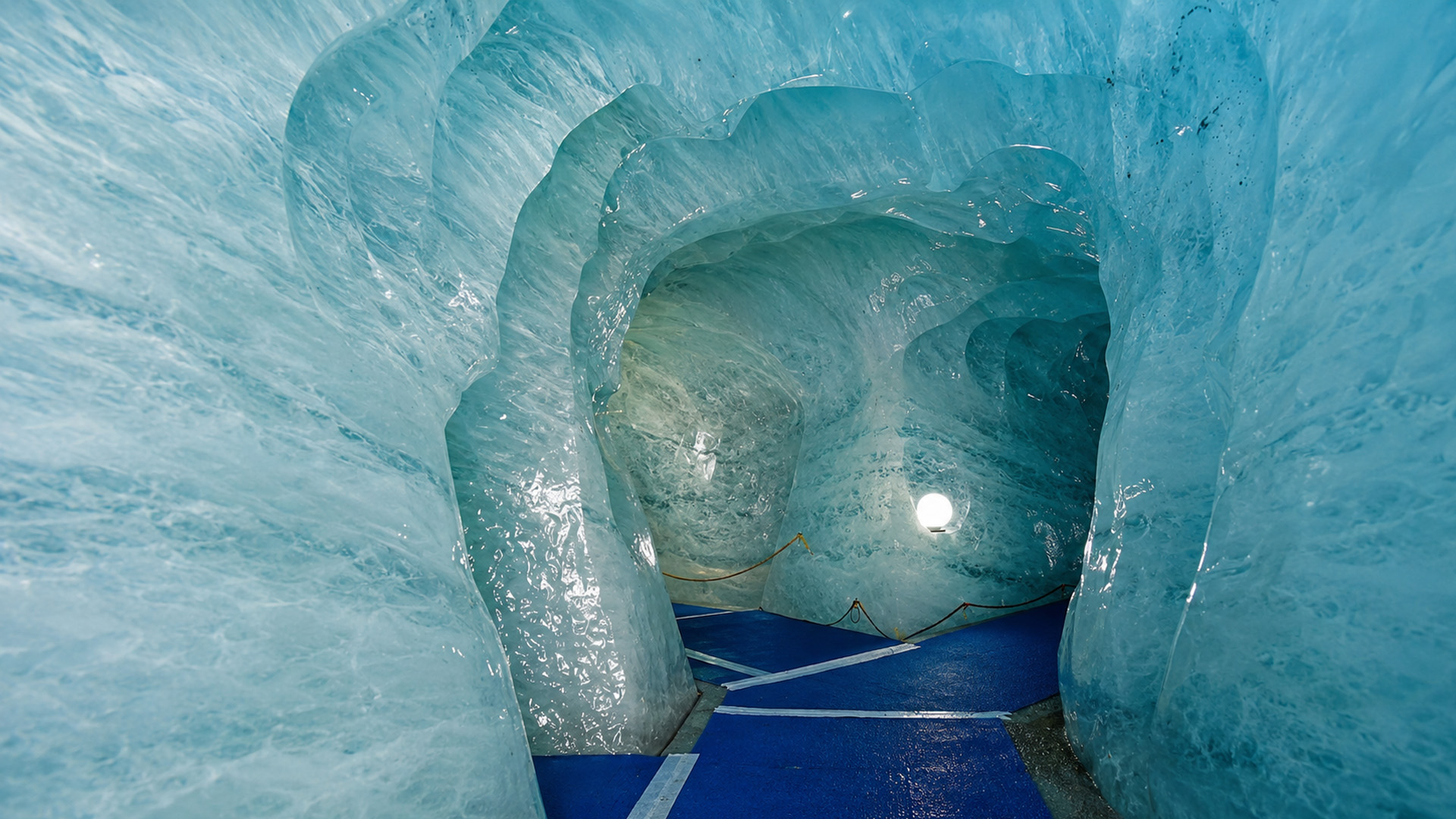 Entdecke die Eishöhle an der Mer de Glace in Frankreich (4K)