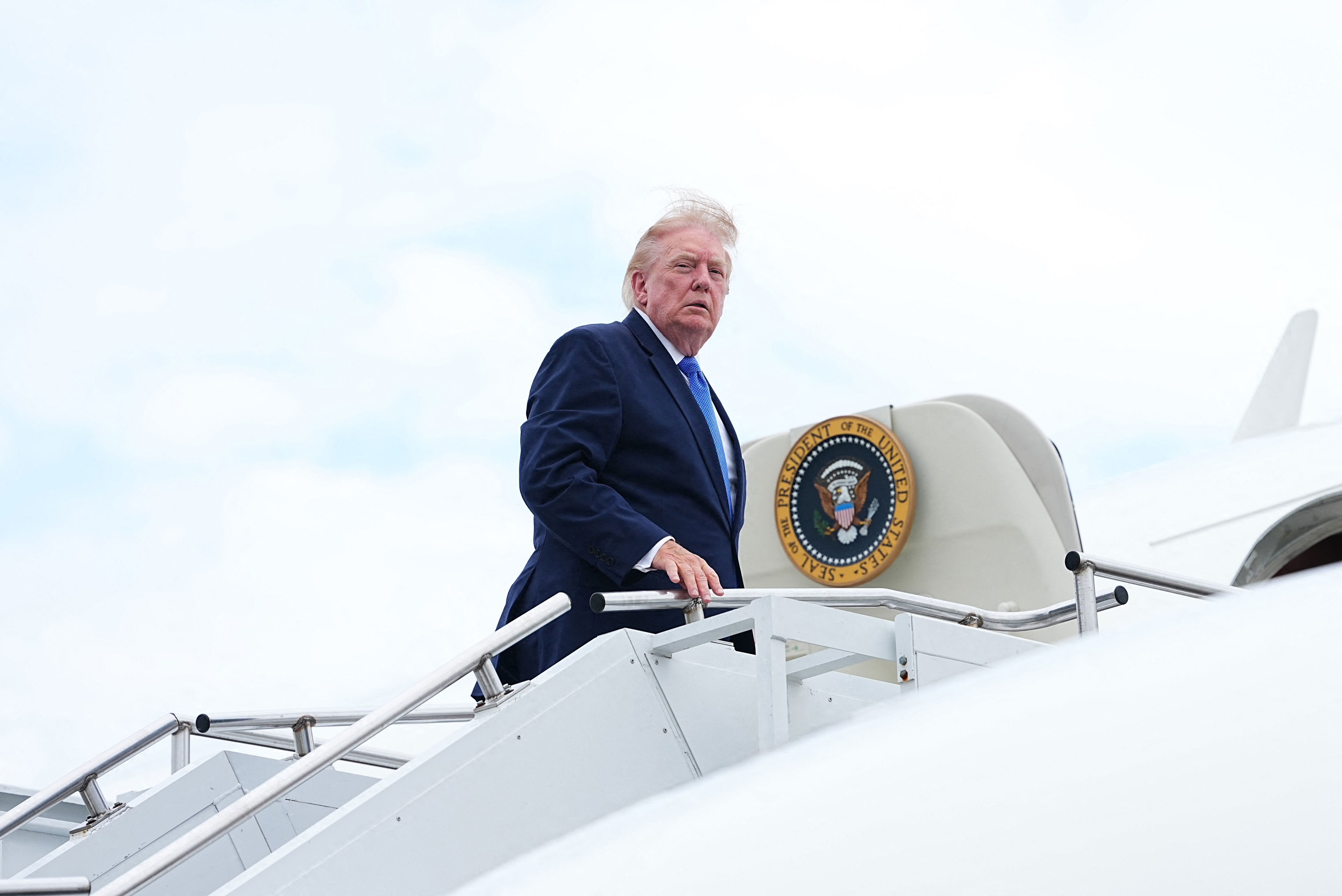 Trump's wacky weekend slop spree ends with truly bizarre new AI image