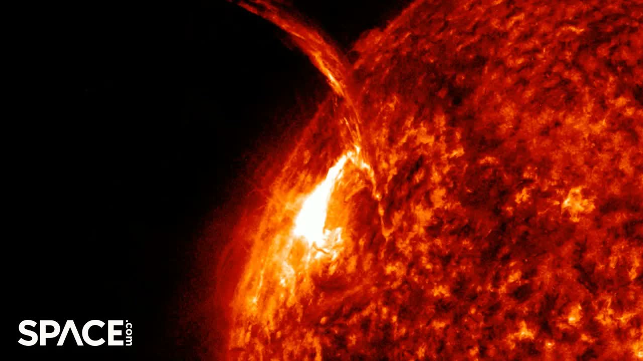 M5 solar flare erupts on Mother's Day