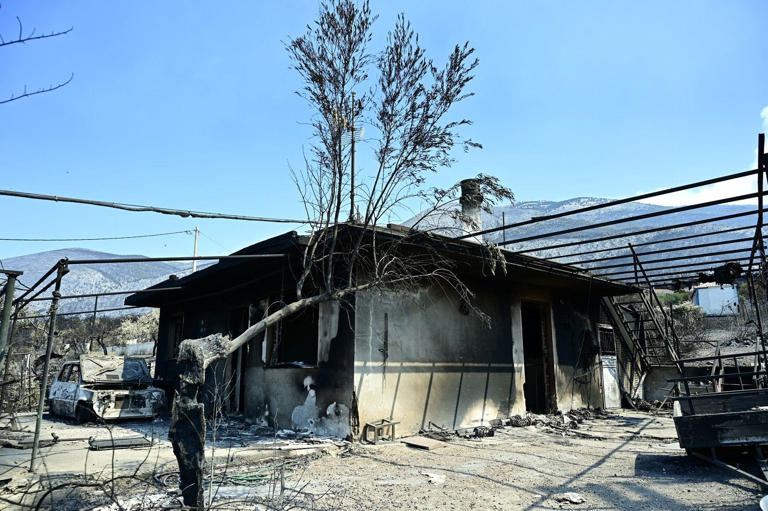 Αν κάηκε το σπίτι σου να θυμάσαι ότι δεν φταίει η κυβέρνηση...