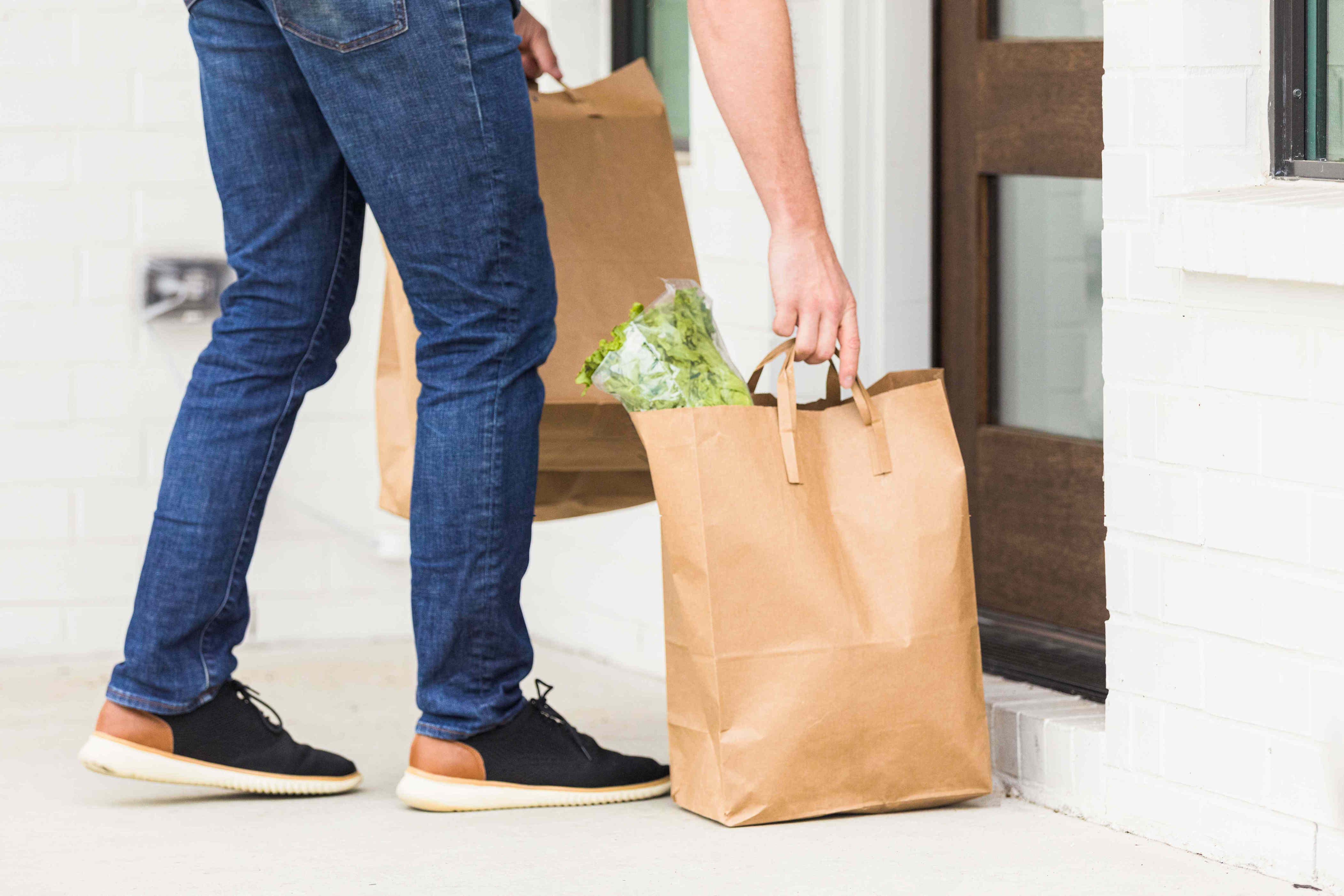 $5 is the minimum you should tip your grocery delivery person