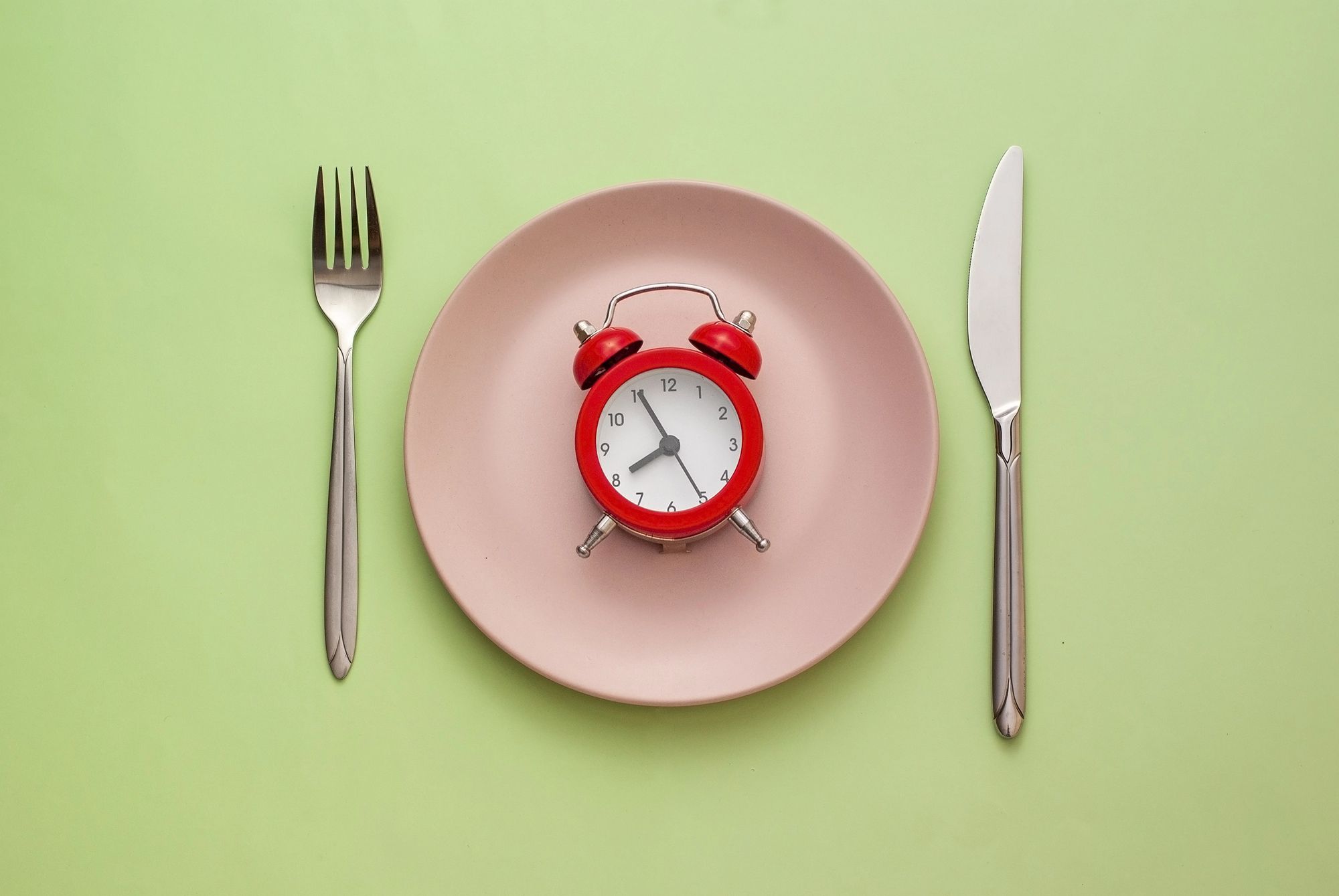 「食べ続ける12時間を、8時間に縮めたら…」半年後に現れた“脳への意外な変化”