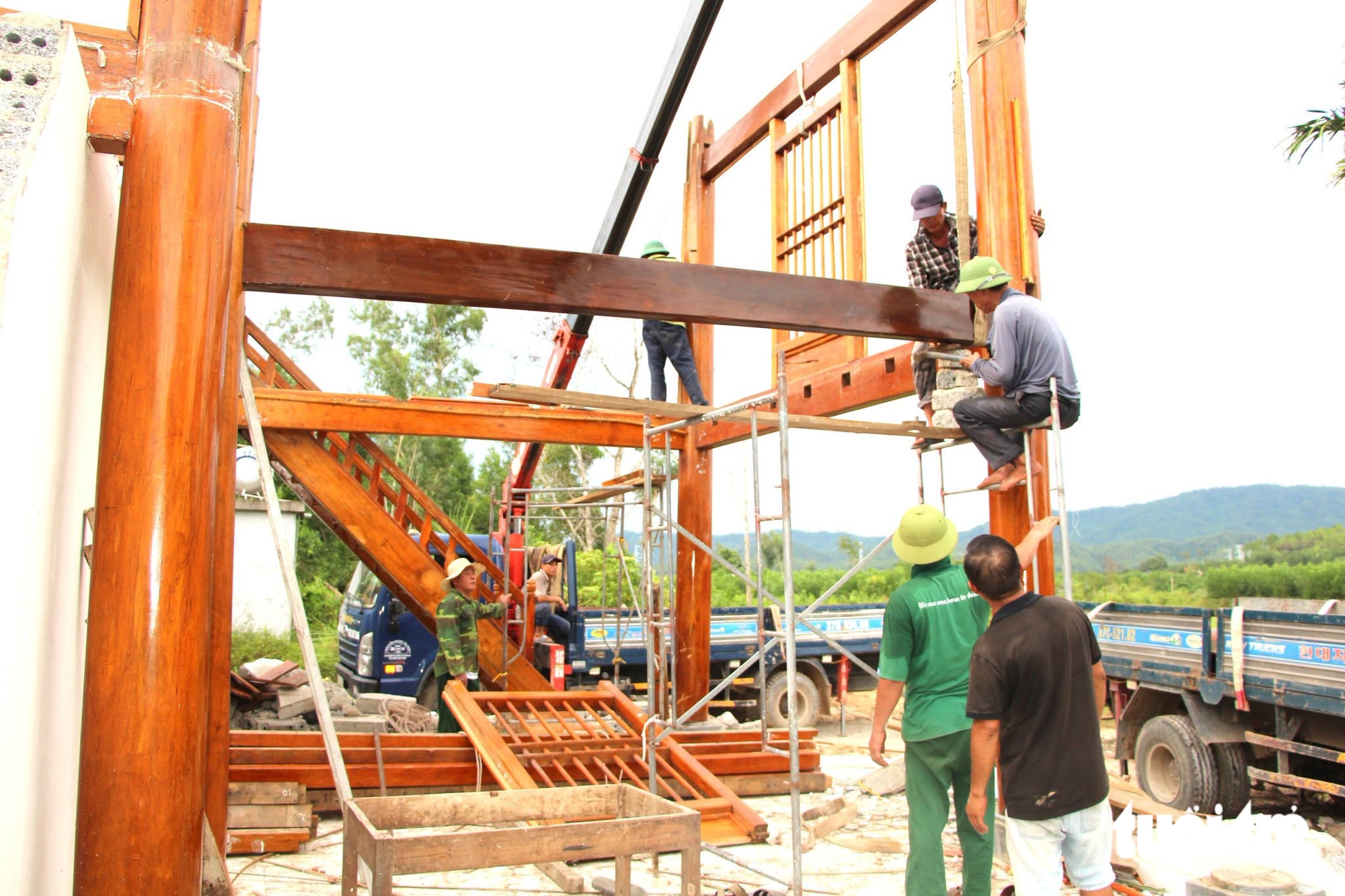 Người dân dỡ nhà, dời mồ mả bàn giao mặt bằng làm cao tốc Vinh - Thanh Thủy gần 24.000 tỉ đồng