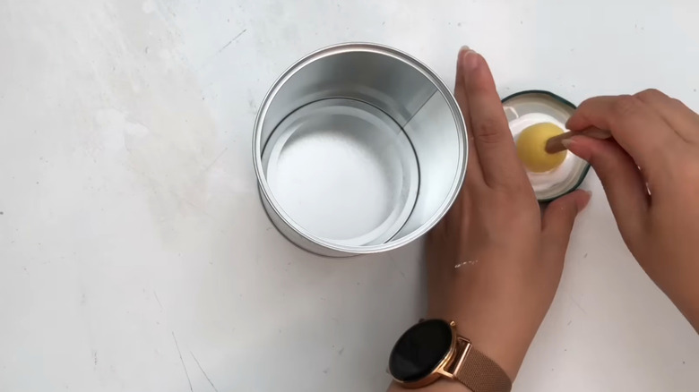 Reuse old tin cans for sweet and stylish countertop storage