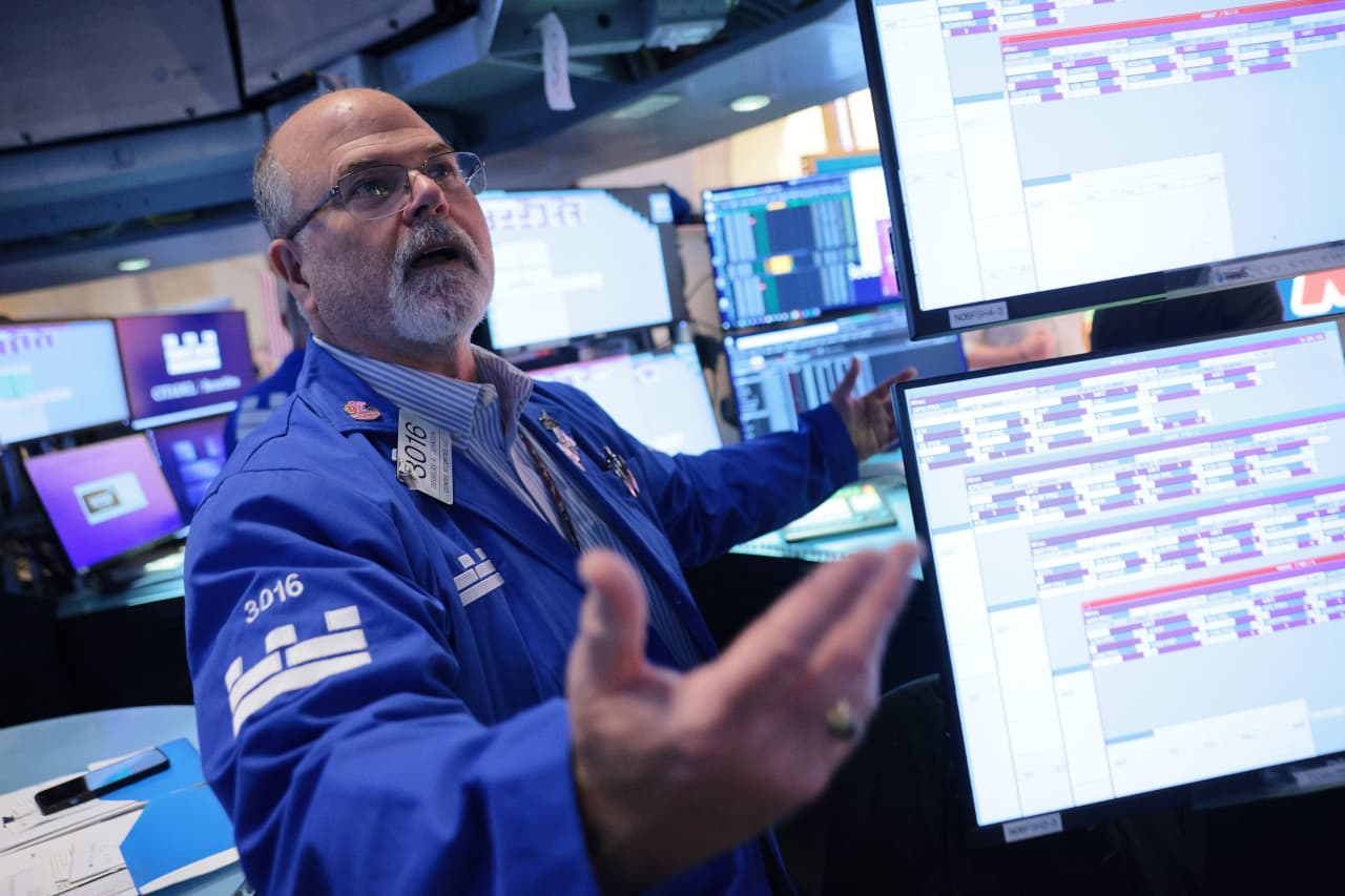 How the S&P 500 survives a chip meltdown without falling into a bear market