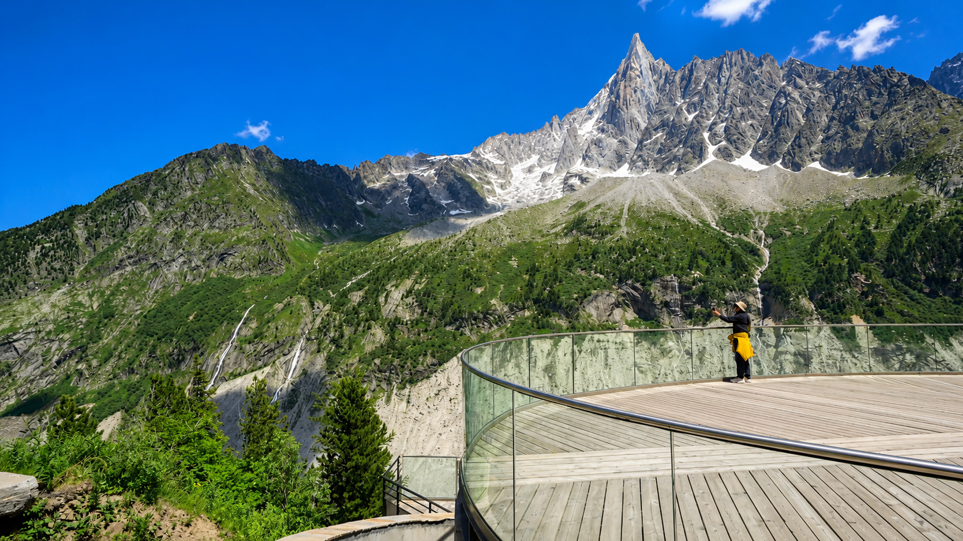 Mer de Glace offers an unforgettable Mont Blanc adventure (4K)