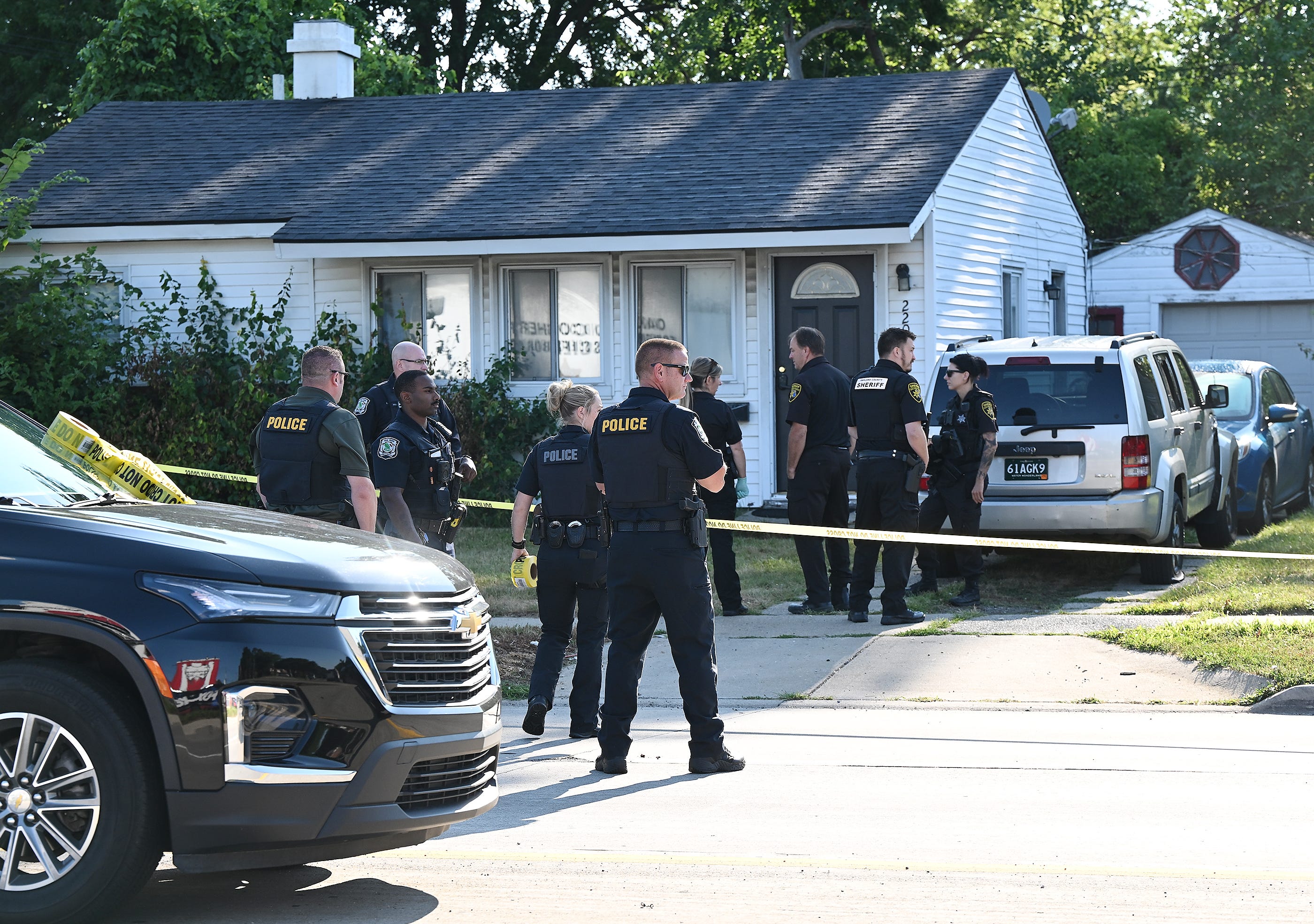 2 dead, 2 wounded in Oak Park shooting at short-term rental