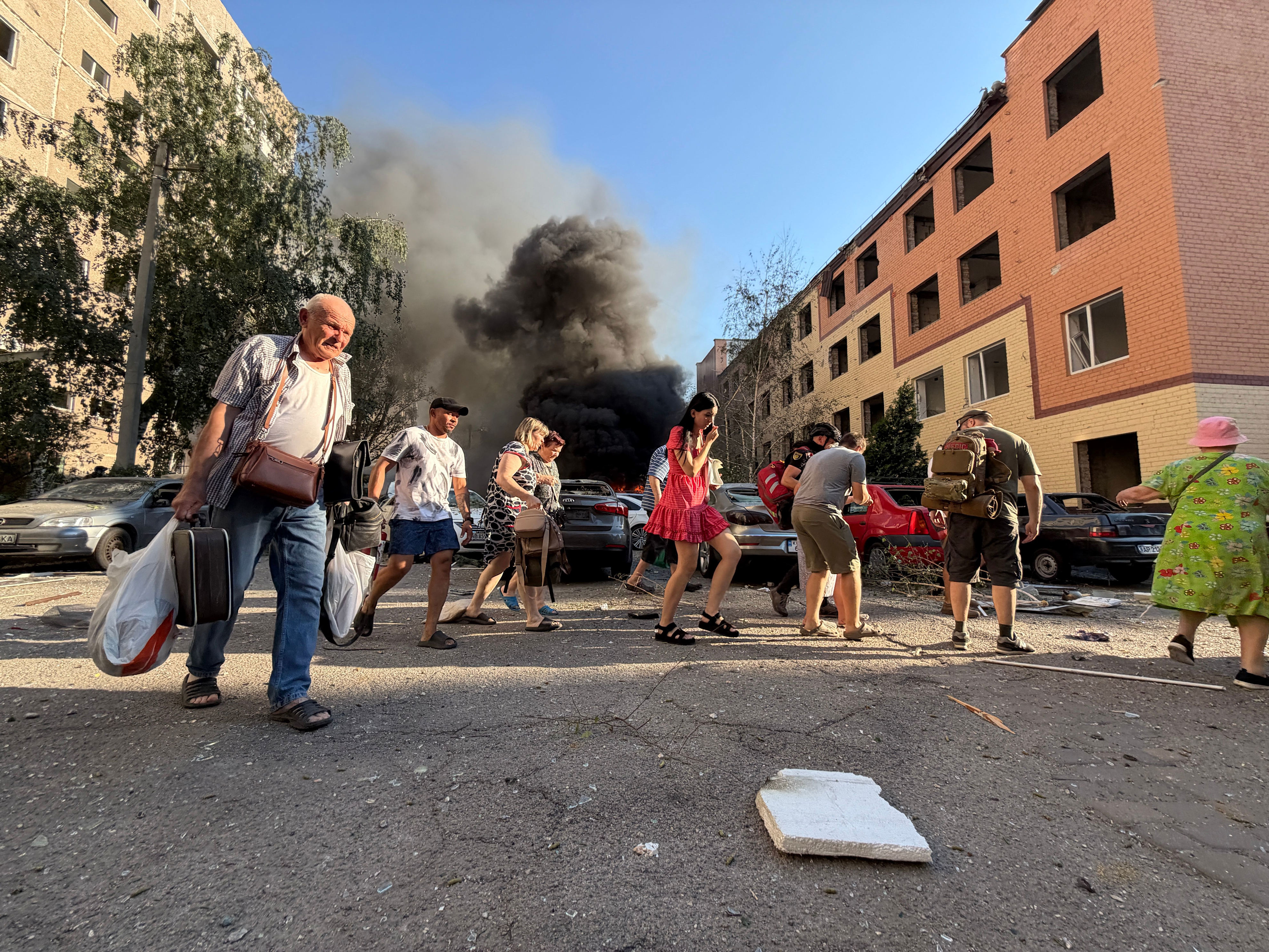 More than 10 killed as Russia and Ukraine trade heavy attacks