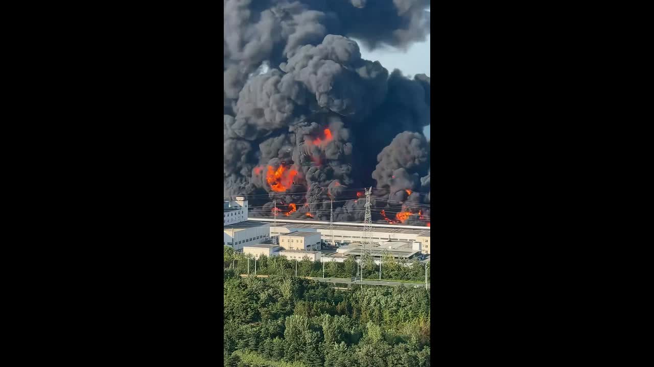 Massive warehouse fire sends towering black smoke over in Qingdao, China