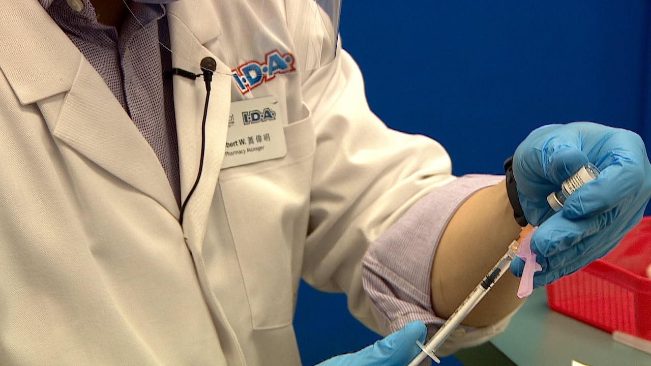 Alberta pharmacists say they'll be able to give out free COVID vaccines ...