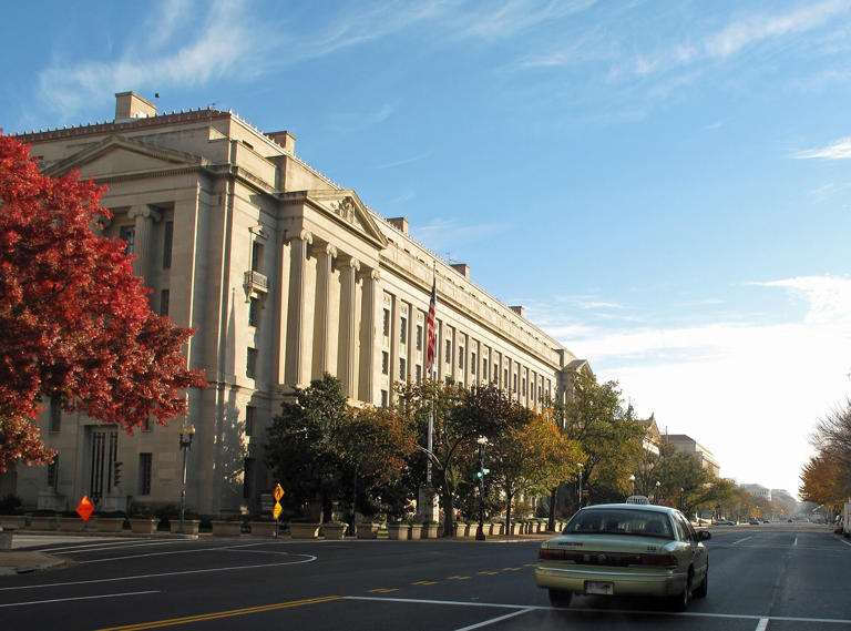Todd Blanche questioned Ghislaine Maxwell, fueling scrutiny of DOJ’s ...