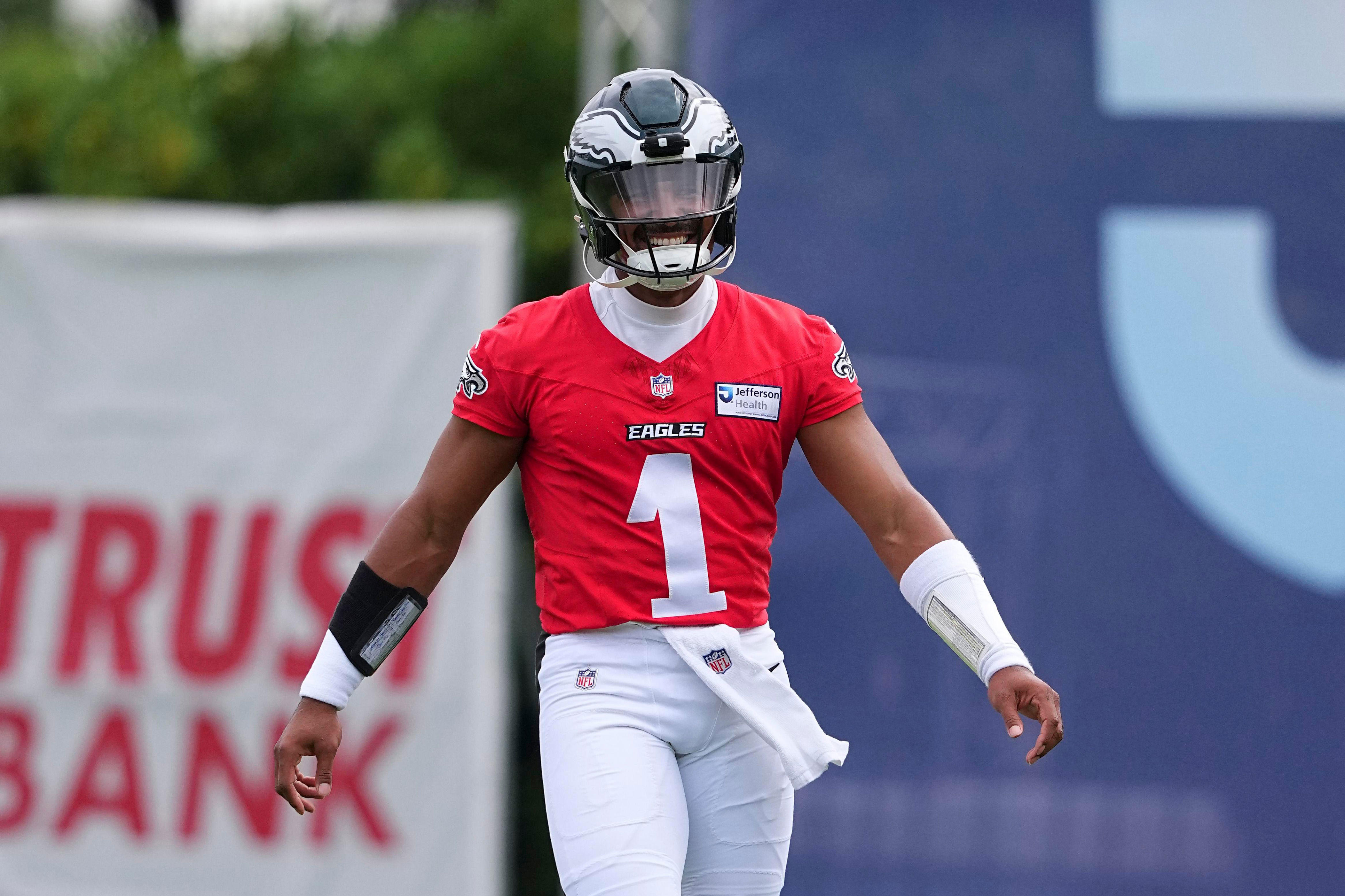 Eagles training camp practice notes: Jalen Hurts strikes back