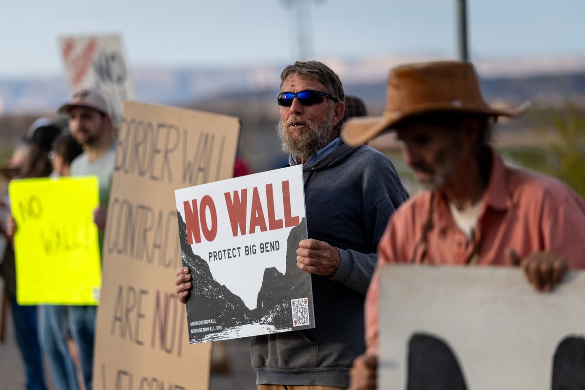 Border chief defends plan for barriers in national park