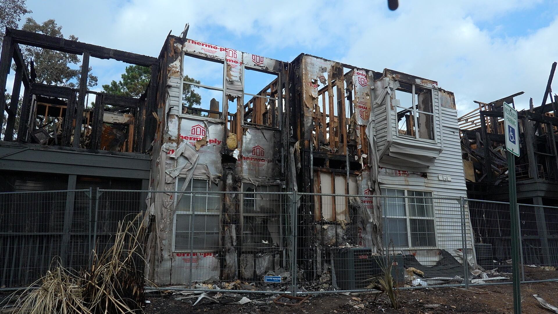 Coroner identifies victim killed in early-morning West Ashley apartment ...