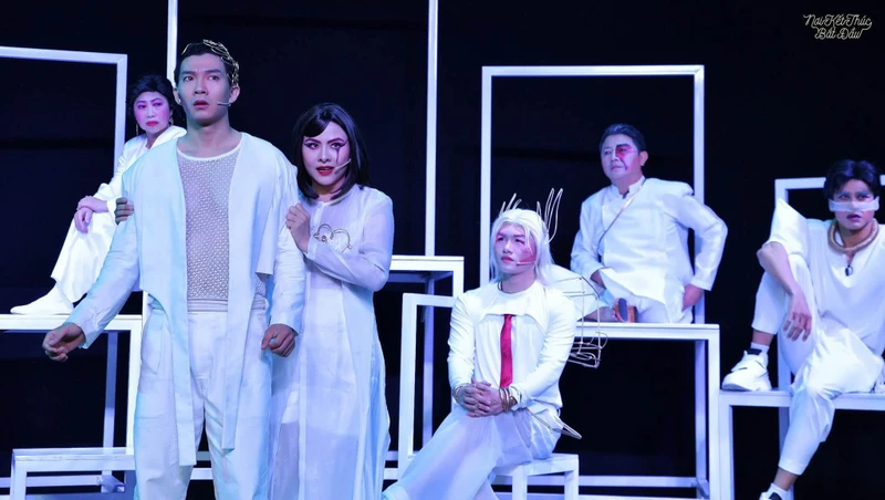 Sân khấu Thiên Đăng đóng cửa, NSƯT Thành Lộc và dàn nghệ sĩ khóc chia tay