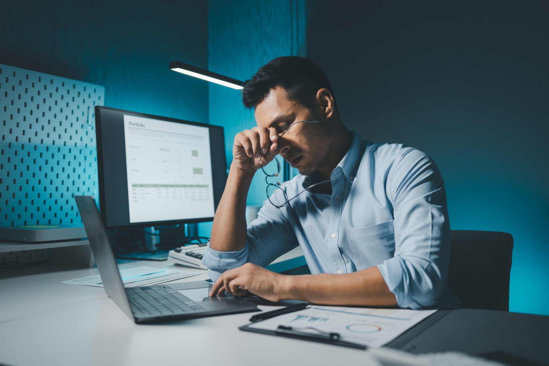 Which country has the longest working hours?