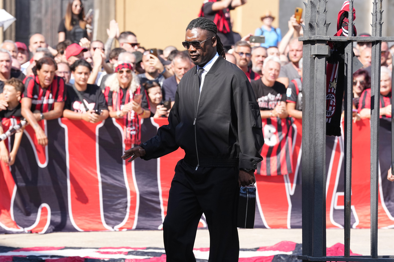 Funerali Baresi, da Maldini a Van Basten e Baggio: tutti i presenti a ...