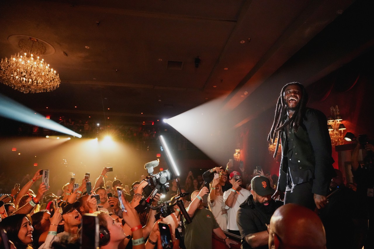 Spotify climbs to 300 million premium subscribers