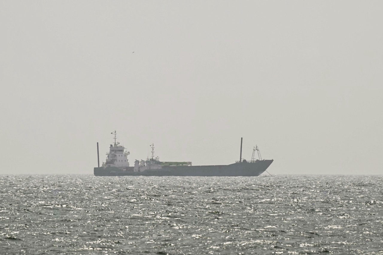 Hormuz opening uncertain after new strike, hurdles in talks