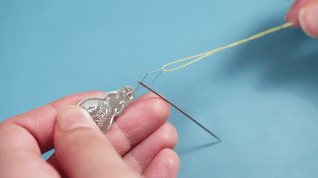 Needle threading trick: Is the thread not going through the needle ...