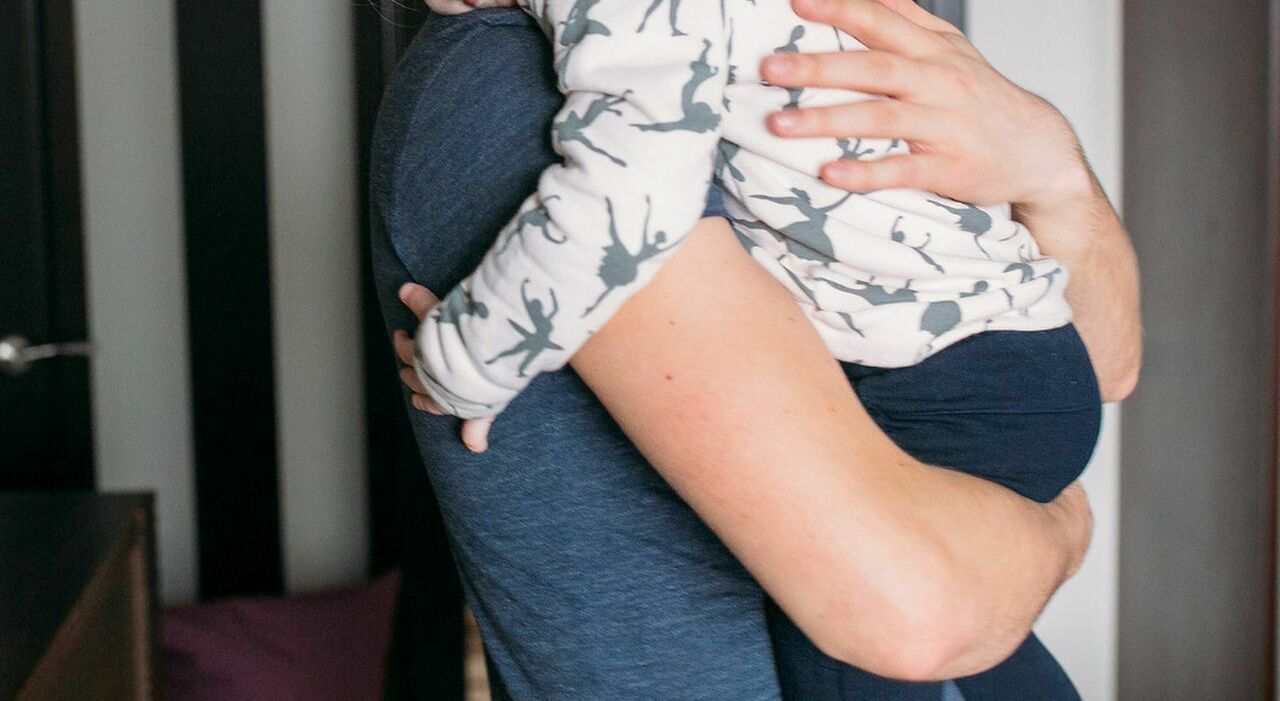 «Non c’è niente da mangiare, ho fame»: bimba di 8 anni telefona al 118 ...