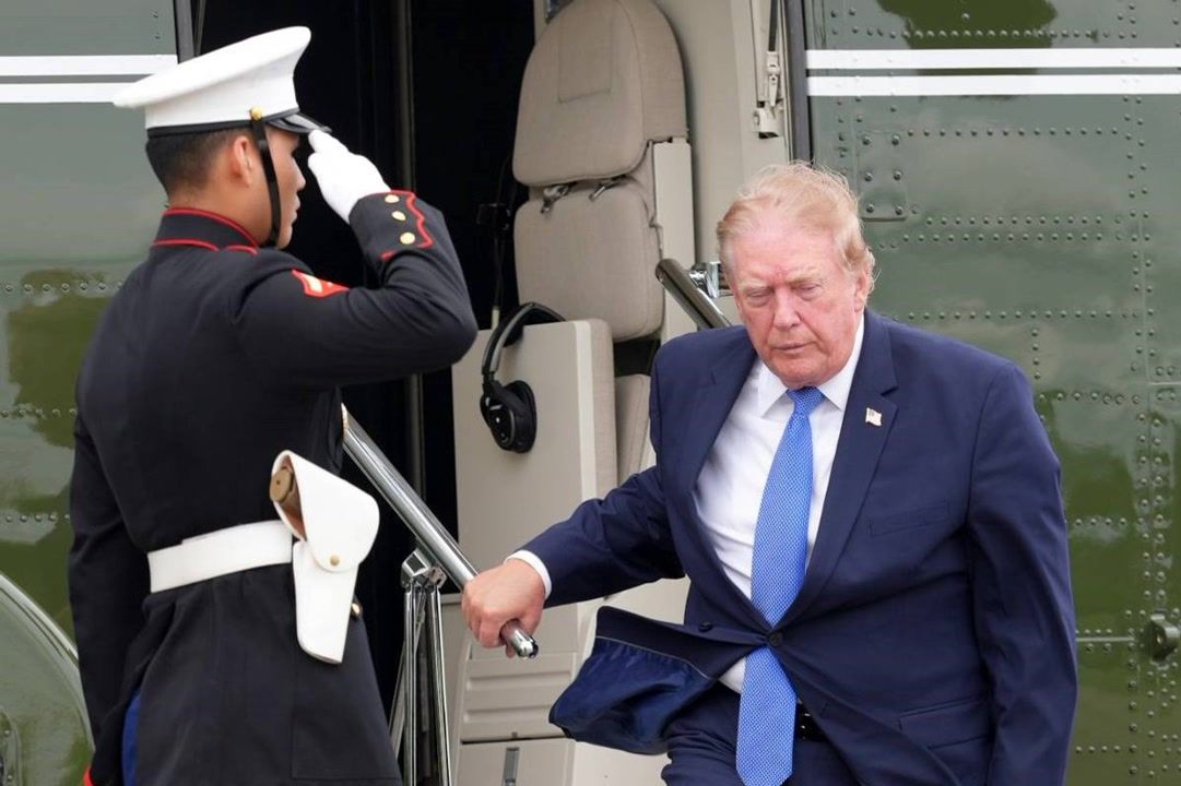 Trump ridiculed as 'entire head of hair' flies off in viral Marine One ...