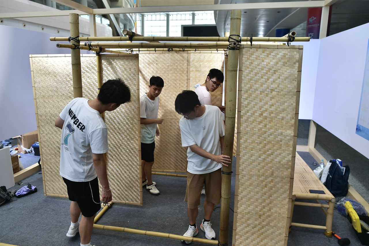 中新社：福州：以竹为材 两岸大学生实体建构大赛上比创意