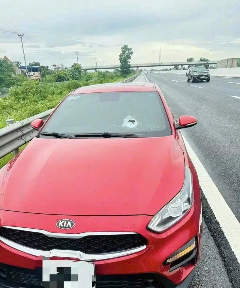 Xác định người ném đá làm thủng kính ôtô đang đi trên cao tốc Hà Nội - Hải Phòng
