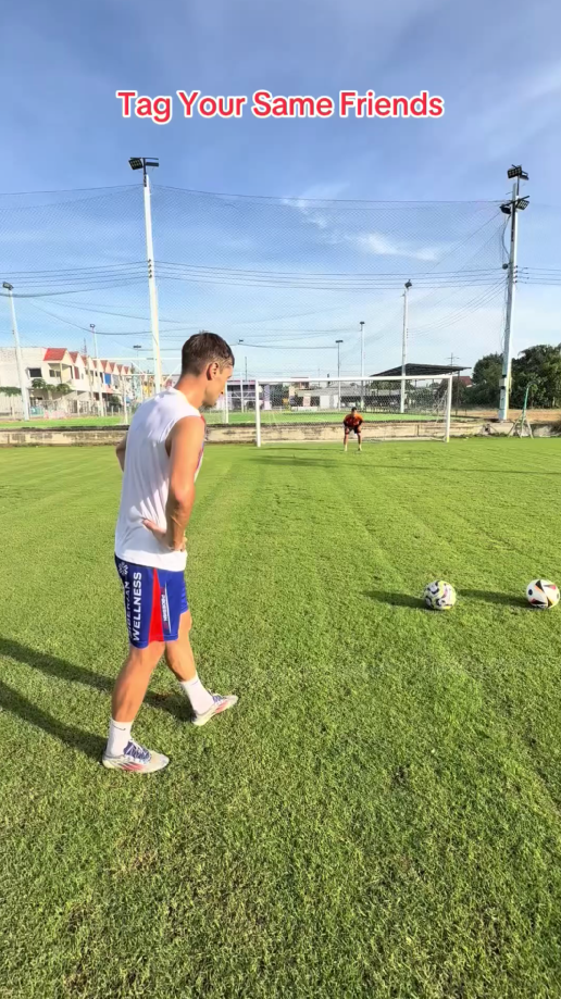 This incredible football challenge shows the power of teamwork