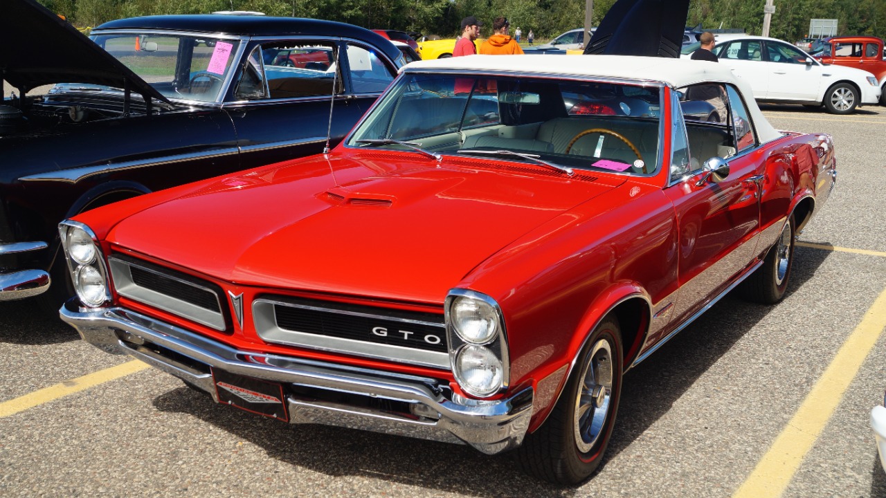 8-muscle-cars-that-made-detroit-famous-for-raw-horsepower