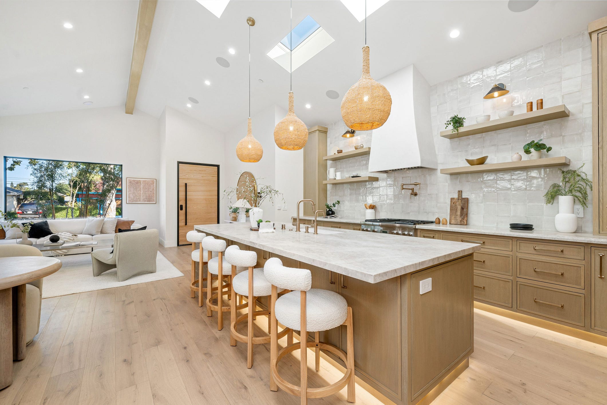 12 things a seasoned interior designer would never have in her own home