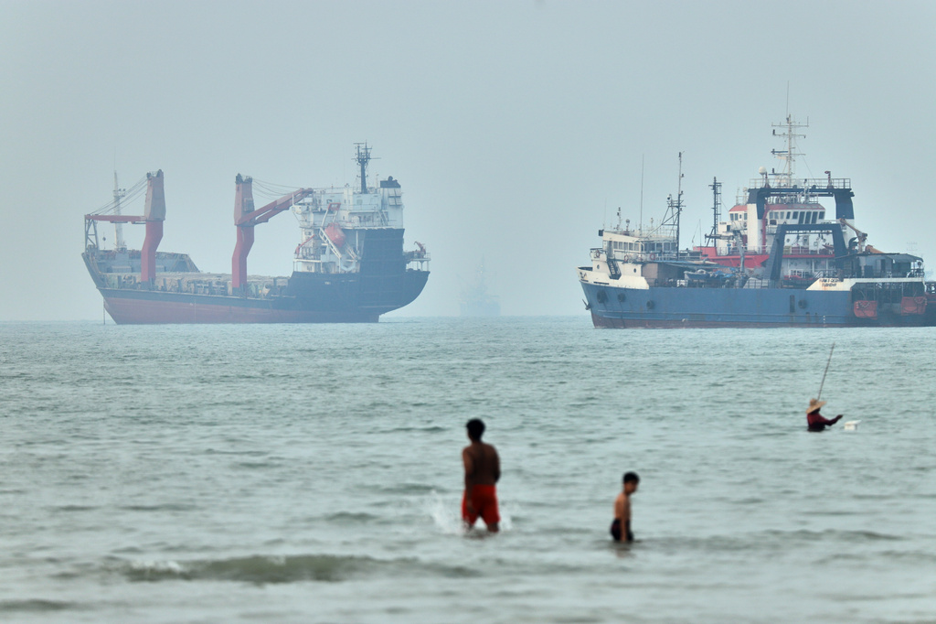 Iran and Oman are working on a plan to reopen the Strait of Hormuz, and other Mideast developments