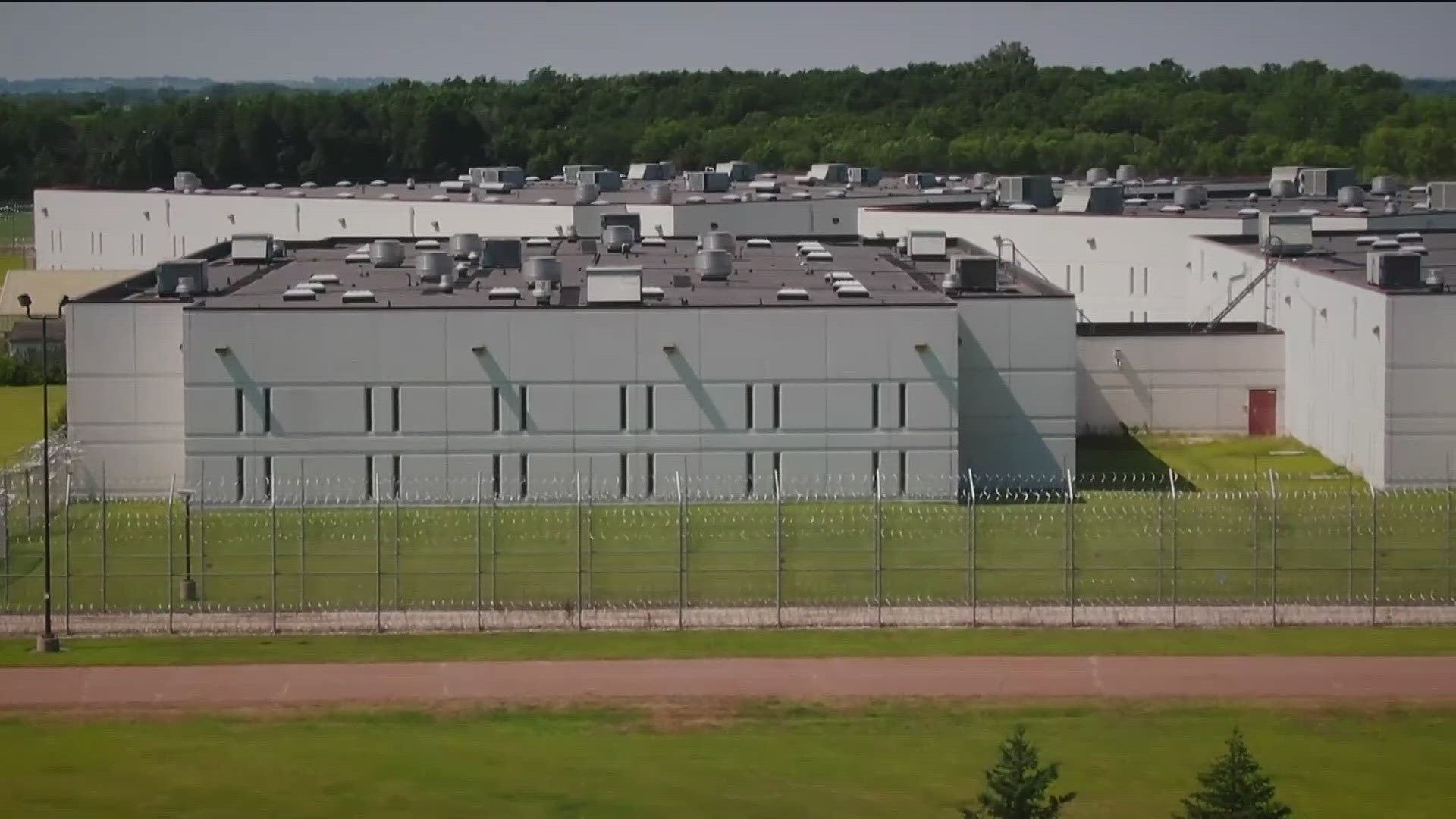 ICE signs deal to reopen private Prairie Correctional Facility in Appleton