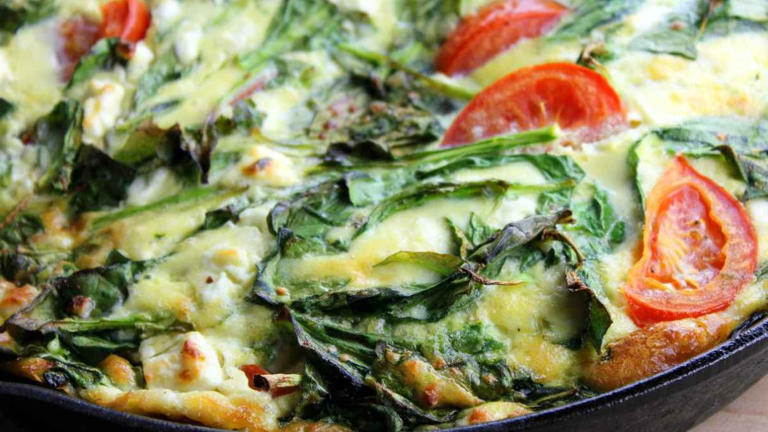 Frittata de verduras fácil: la receta italiana saludable para el desayuno