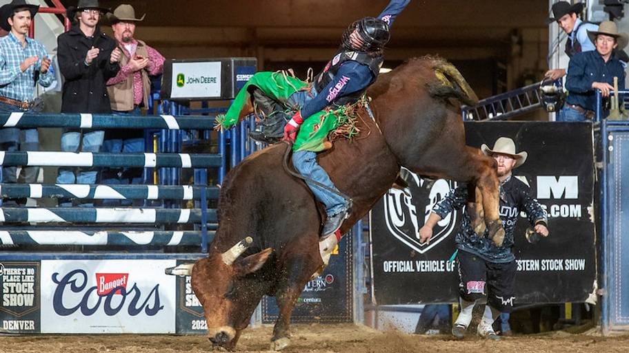 Noah Lee extends his lead in bull riding world standings after back to back wins