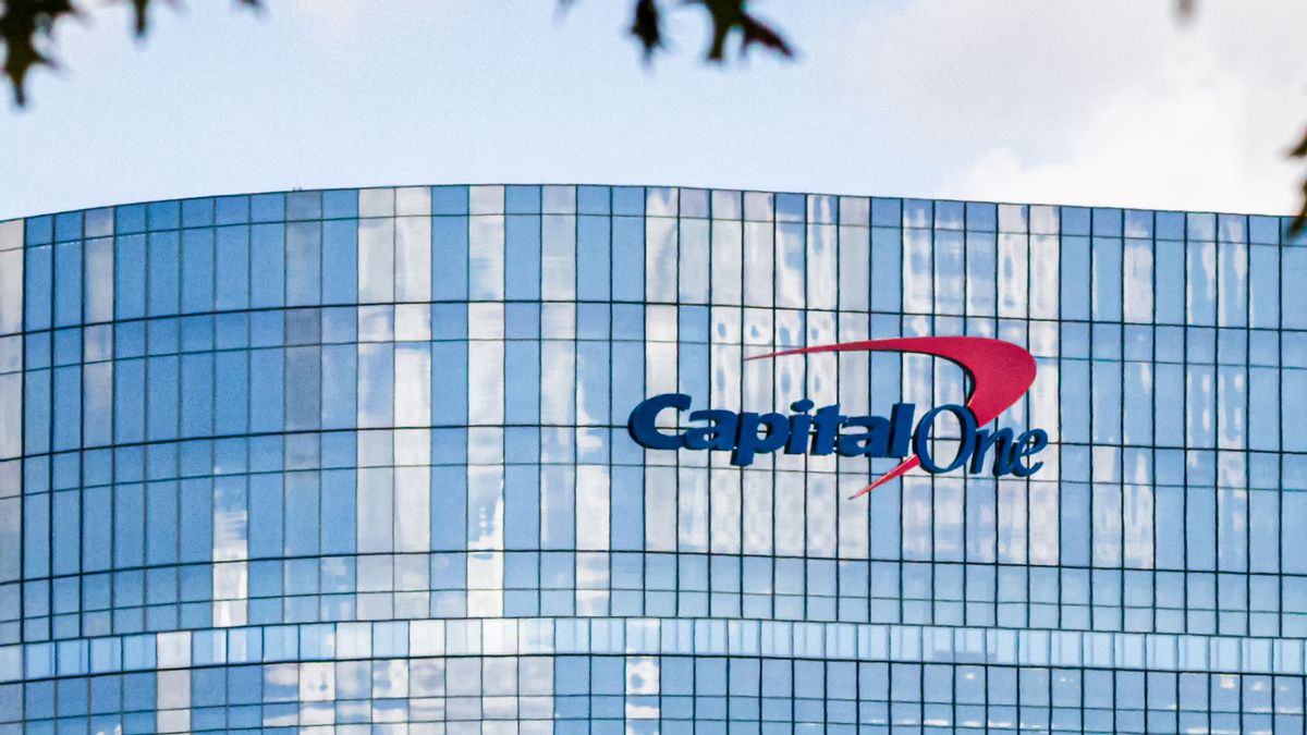 Capital One closed hundreds of Trump bank accounts for 'anti-money ...