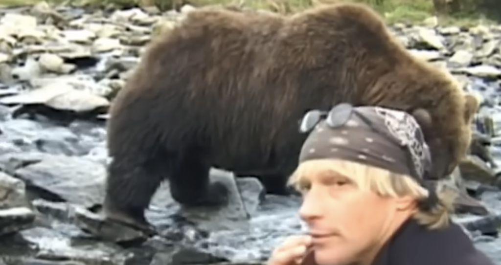 A 450 kg Grizzly Bear Attack – Seconds Later He is Eaten Alive