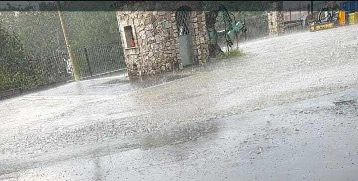 Maltempo in Irpinia, grandine e allagamenti in diverse zone dell'Avellinese